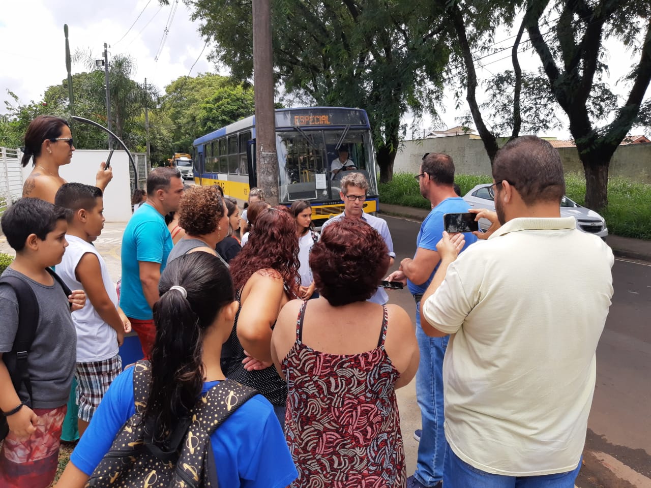 Read more about the article Com ajuda de Bebel, pais conquistam transporte escolar para alunos de Piracicaba