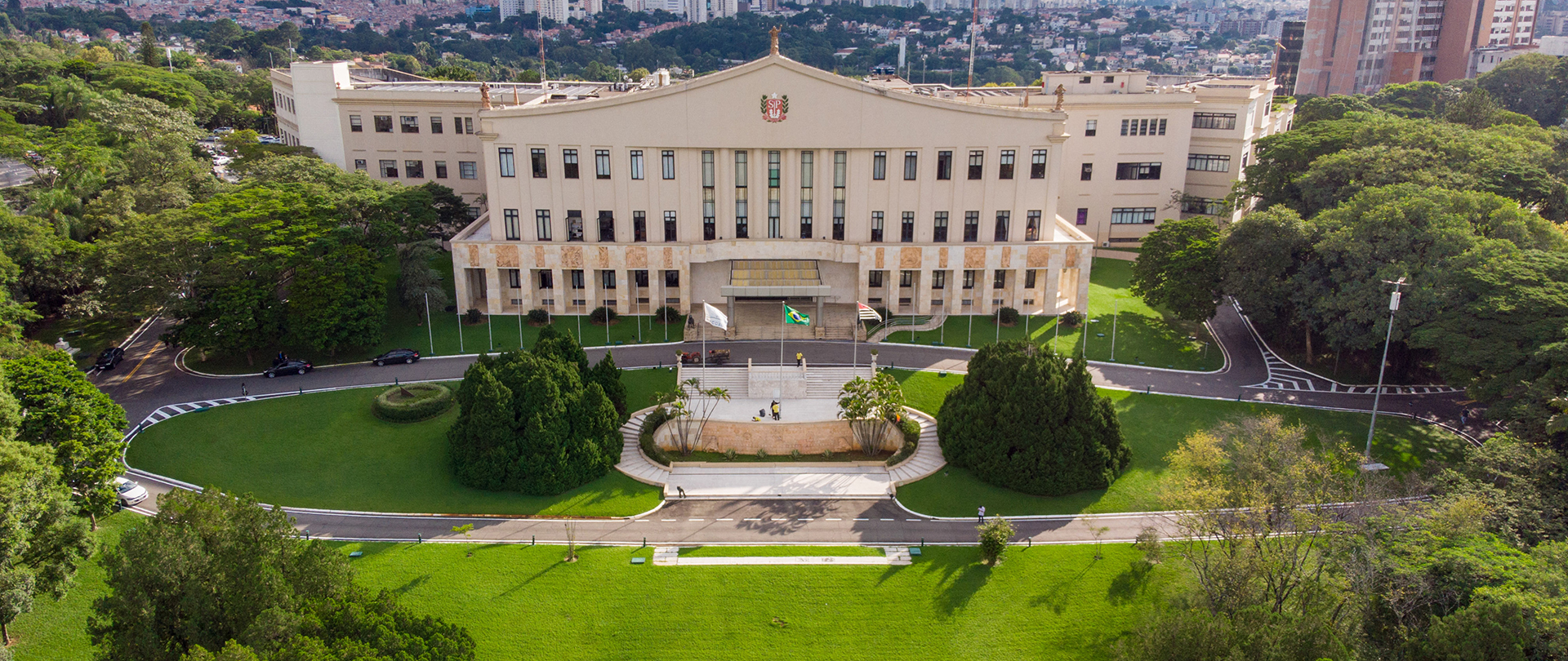 Read more about the article Doria continua a arriscar a vida dos profissionais da educação